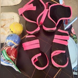 Brand new Large Dog Booties With 3 Free Brand New Balls